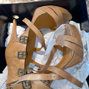 Pour La Victoire Heels